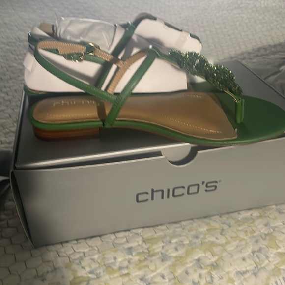 CHICO’S. Thong sandals with embellishments - Picture 2 of 7